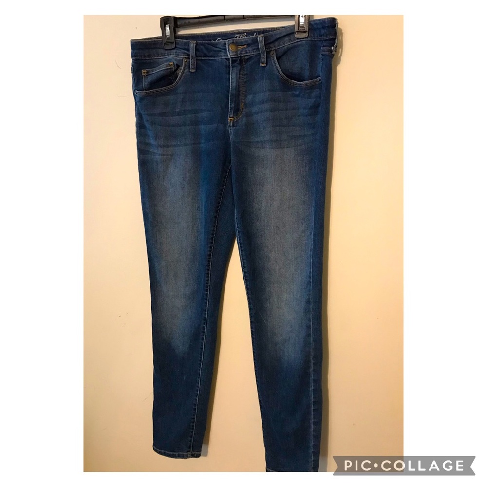 Women’s Universal Thread Jeans